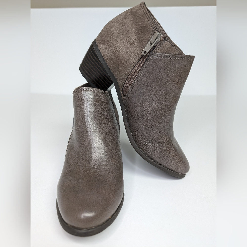 London Fog Womens Gray Smooth Cute Ankle Boots (Size 6M) Zipper Both Sides